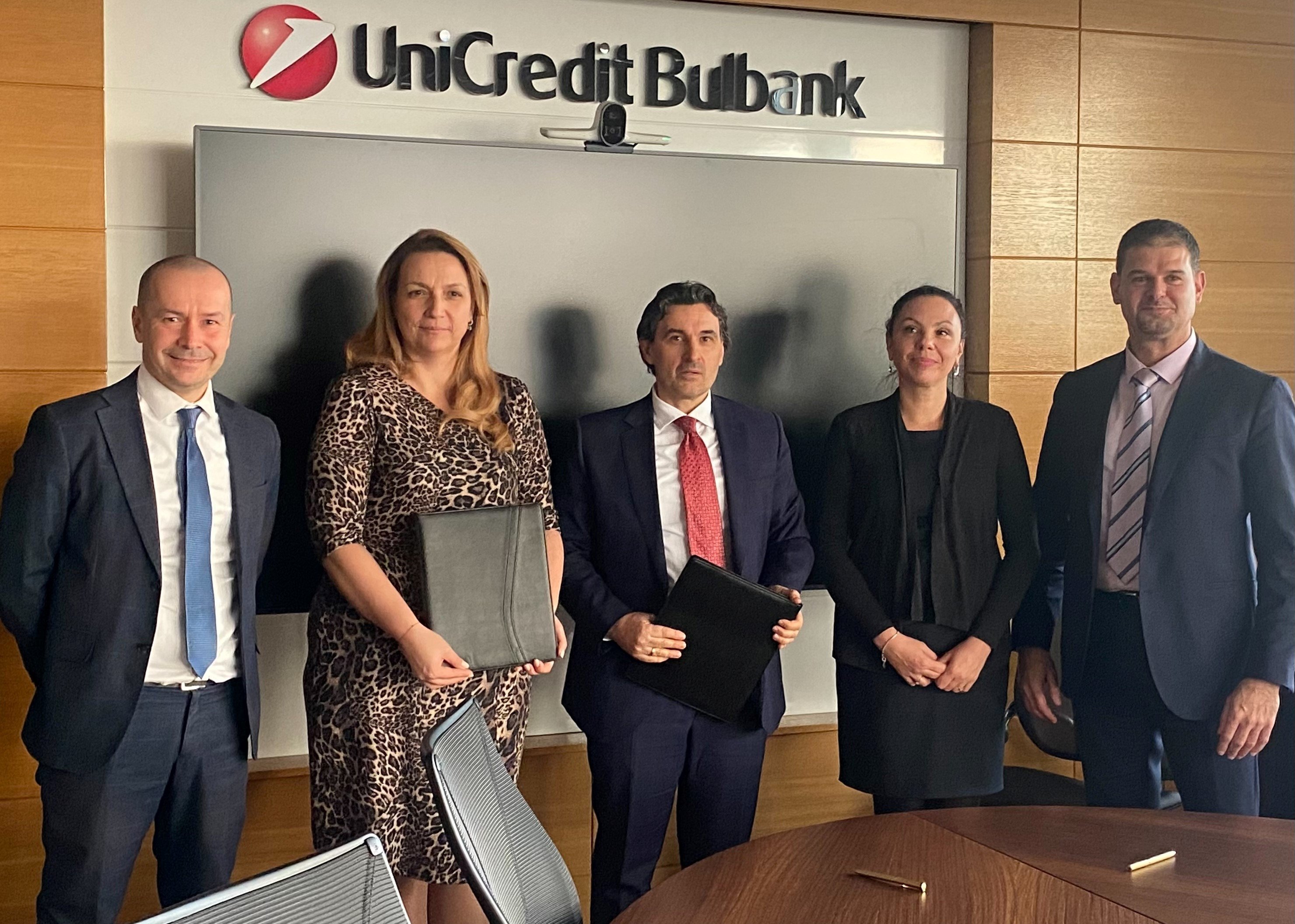 Групата на Българска банка за развитие и УниКредит Булбанк п